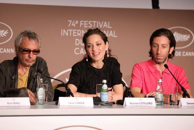 Leos Carax dirige el filme Annette protagonizado por Adam Driver y Marion Cotillard. Foto: EFE