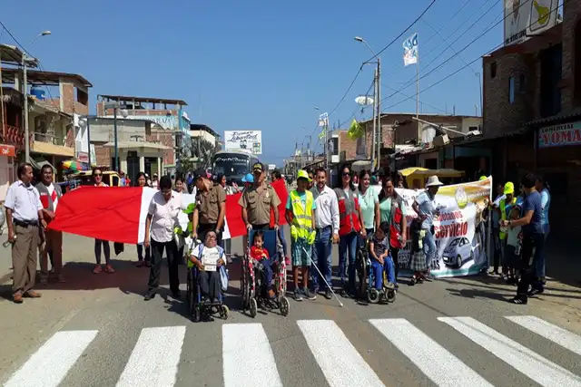 Personas con discapacidad exigen que transportistas respeten sus derechos [FOTOS]