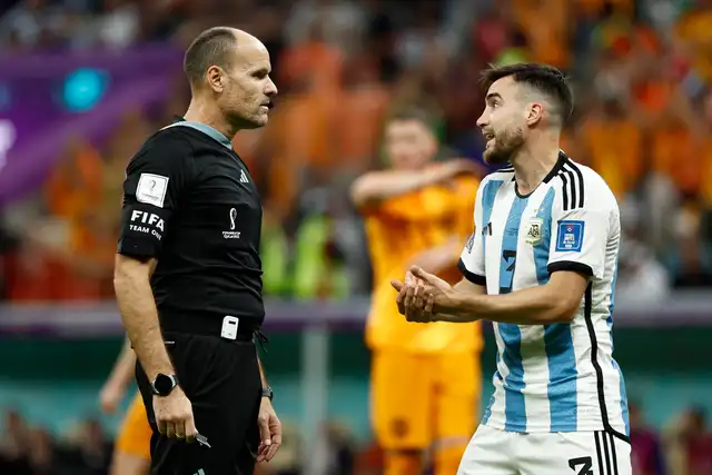 Nicolás Tagliafico sería titular por la suspensión de Acuña. Foto: EFE