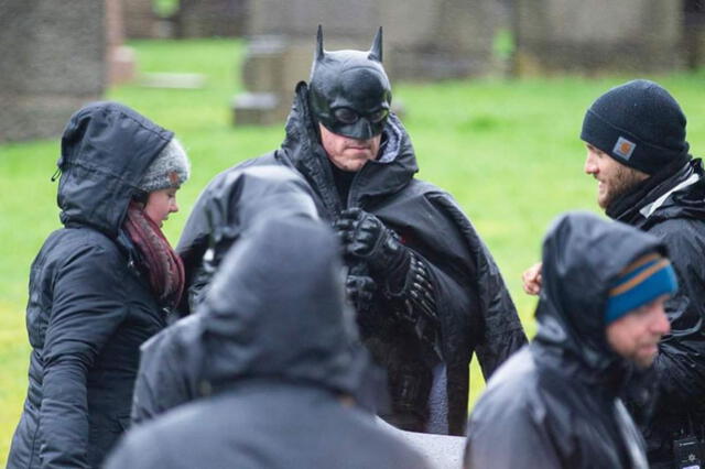 The Batman: traje completo y batimoto de Robert Pattinson captados en set de rodaje [VIDEO] 