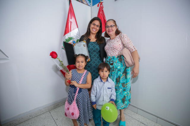 Madres extranjeras recibieron nacionalidad peruana en vísperas del Día de la Madre [FOTOS]