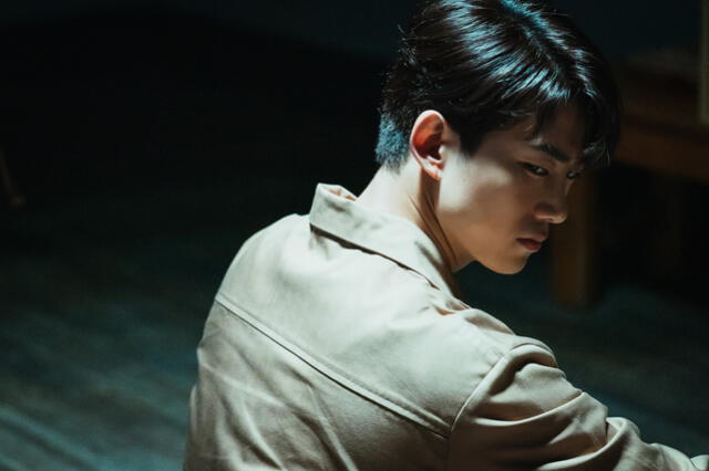 Ok Taecyeon como Jang Jun Woo / Jang Han Seok. Foto: tvN