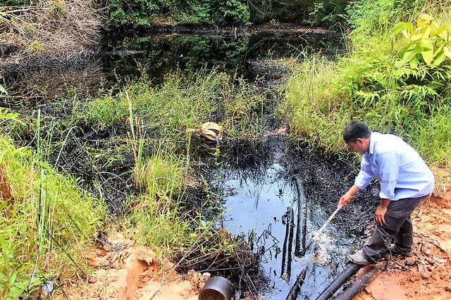 Contaminación petrolera en la Amazonía. Foto: Difusión.