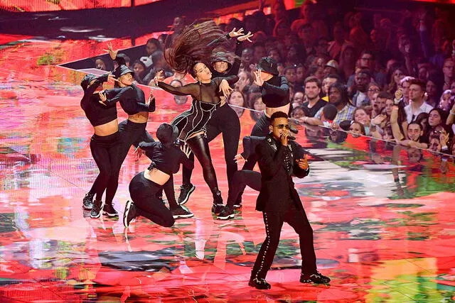 Rosalía ganó en los VMAs por Mejor Coreografía y Mejor Video Latino.