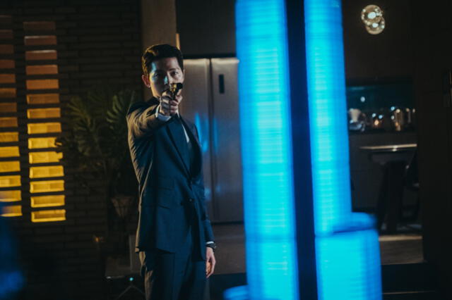Song Joong Ki como Vincenzo Cassano. Foto: tvN