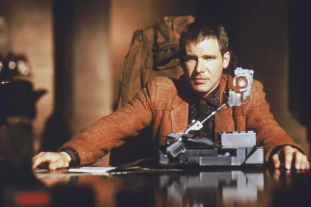 Harrison Ford aplicando el test de turing a un androide | Fotocaptura: Blade Runner