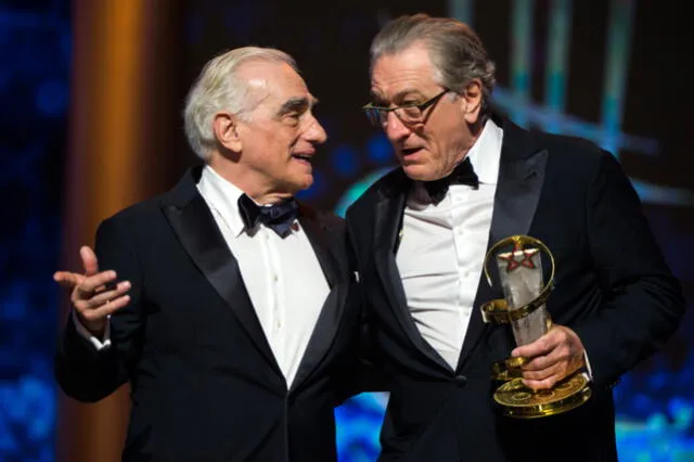 US actor Robert de Niro (R) poses with a Tribute award, next to US Director Martin Scorsese during the 17th Marrakech International Film Festival on December 1, 2018. (Photo by FADEL SENNA / AFP)