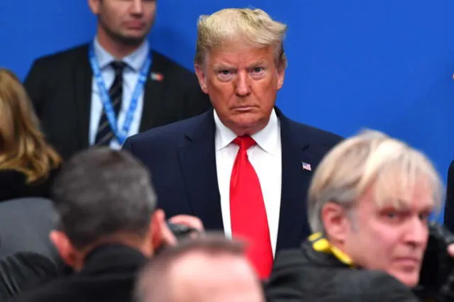 El presidente de los Estados Unidos, Donald Trump, asiste a la sesión plenaria de la cumbre de la OTAN en el hotel Grove en Watford, al noreste de Londres, el 4 de diciembre de 2019.