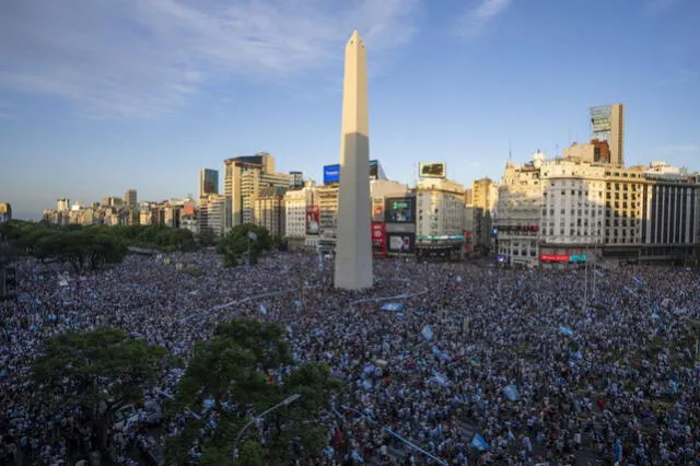 ¿Cuánto mide el obelisco de Buenos Aires y cuál es su historia?