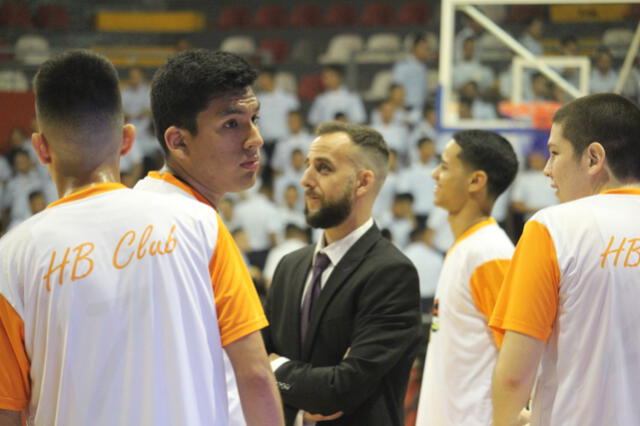 Jordi Valencia durante un partido de básquet con el equipo de 'HB Club'. Foto: Cortesía / Jordi Valencia.