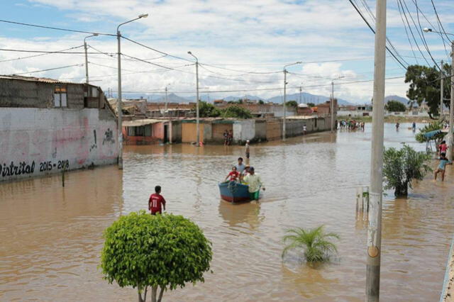Otro día de fuertes lluvias, desbordes e inundaciones en el norte peruano