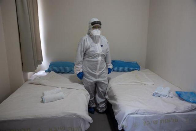 Algunas de las camas dispuestas por las autoridades en Israel para las personas contagiadas con coronavirus