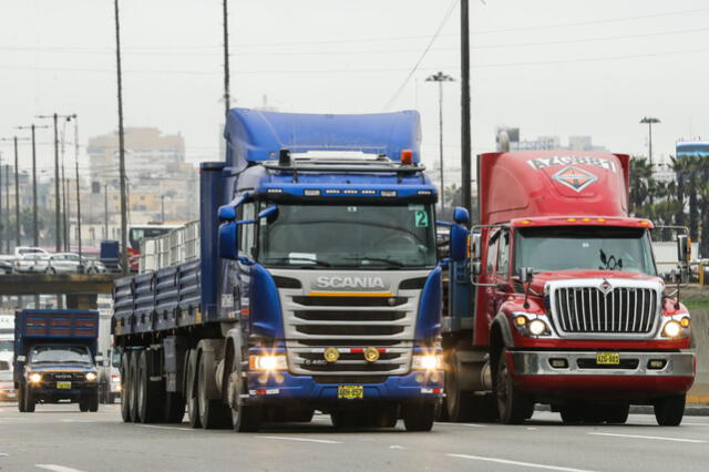 Transportistas de carga pesada suspendieron paro por alza en el cobro de peajes.