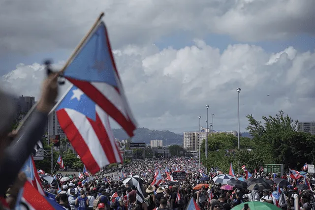 Décimo día de protestas sacuden Puerto Rico. Foto: AFP