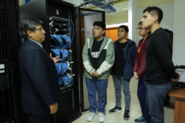 El docente y director de INICTEL-UNI, Daniel Díaz, en la facultad de Ingeniería Eléctrica y Electrónica. Foto: John Reyes/La República