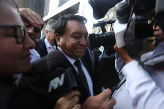 José Luna Gálvez llegó a la sede judicial.