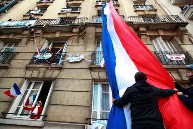 En París celebraron el desconfinamiento. Foto: EFE