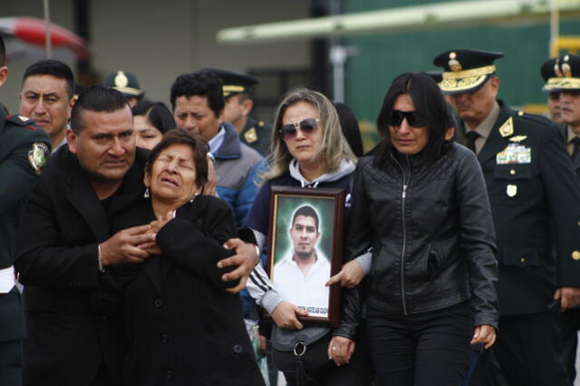 Rinden honores de mártir a valeroso policía asesinado en Madre de Dios