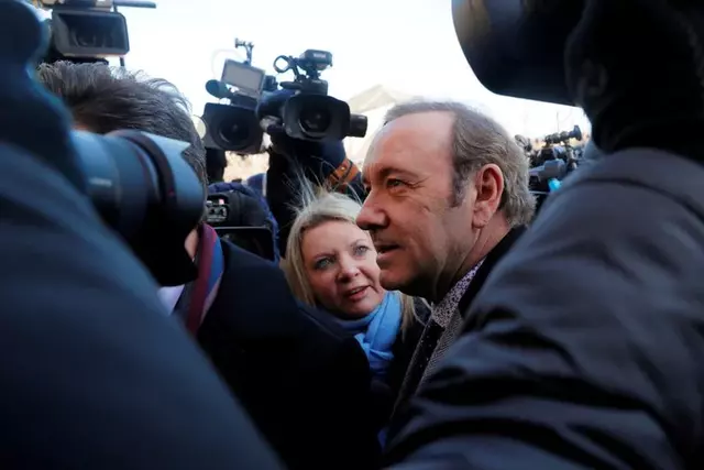 Kevin Spacey ingrresango a un juzgado en Massachusetts. Foto: Reuters