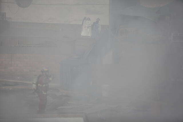 Los momentos de mayor tensión por incendio en almacén de galería Bellas Artes [FOTOS]