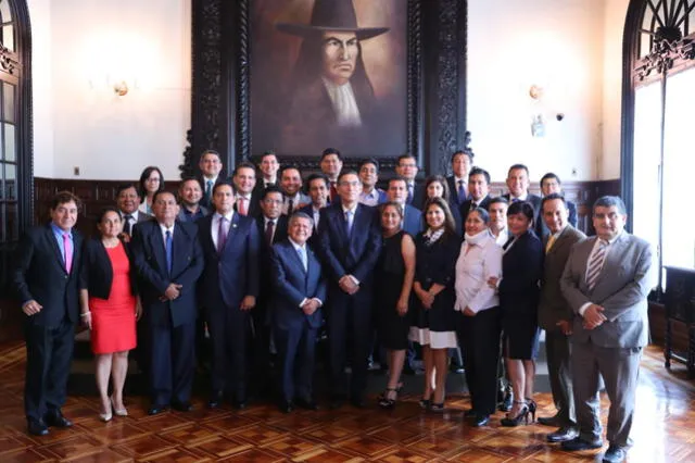 Reunión entre integrantes de APP y Martín Vizcarra. Foto: Presidencia