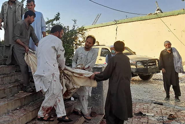 Al menos 50 personas murieron y unas 140 resultaron heridas en atentado contra una mezquita chií. Foto: AFP