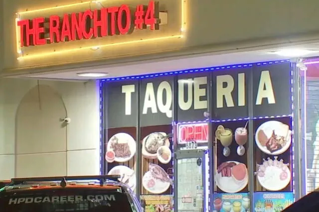 Los dueños de la taqueria en Texas señalan estar en shock tras la muerte del ladrón en su establecimiento. Foto: KTRK