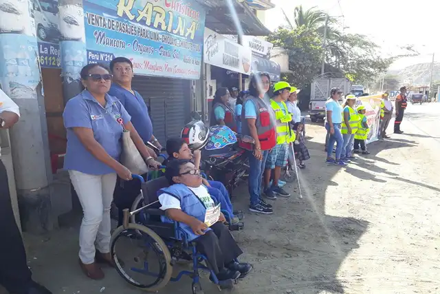 Personas con discapacidad exigen que transportistas respeten sus derechos [FOTOS]