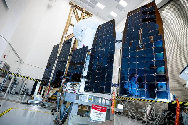 Paneles solares del observatorio IXPE. Foto: Ball Aerospace