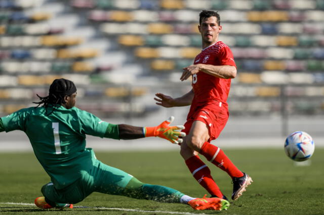 Remo Freuler en un partido amistoso contra Ghana.