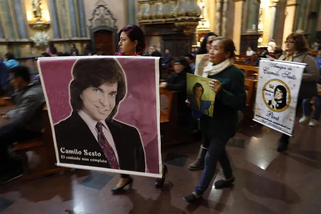 Fans peruanos de Camilo Sesto en la iglesia de las Nazarenas