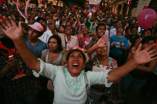 Opositores a la igualdad de género marcharon, pero no llenaron la plaza San Martín