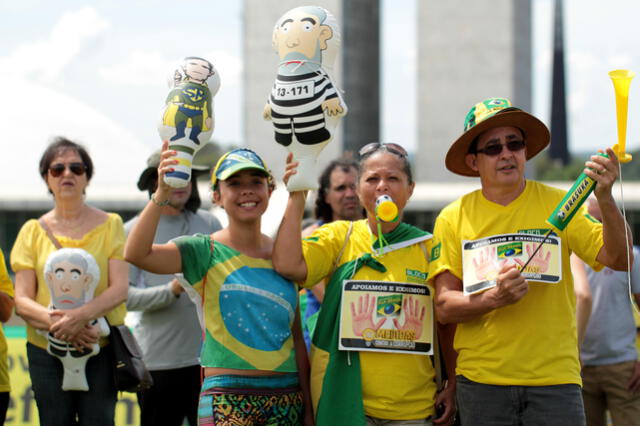 Brasileños vuelven a las calles para pedir renovación política