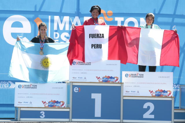 Inés Melchor ganó en la maratón de Santiago y dedicó triunfo al Perú
