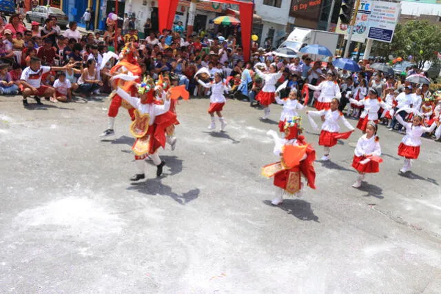 Impresionante cierre de carnavales en San Juan de Lurigancho