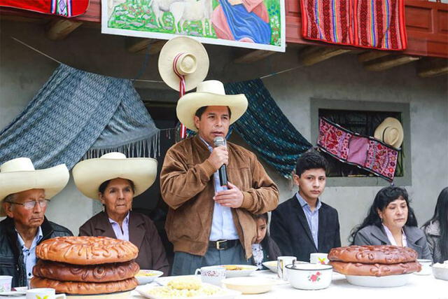 Presidente electo Pedro Castillo y su familia. Foto: Agencia Andina