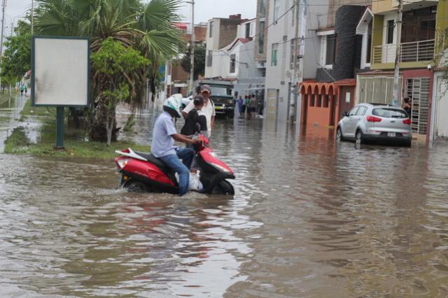 Lluvias causan desastre en Piura y ríos amenazan a la población