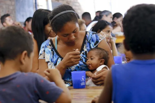Debido a la escasez de alimentos más de 4.000 venezolanos se dirigen a Colombia para almorzar