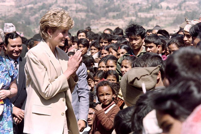 Lady Di en labores humanitarias