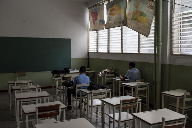 ¿Cuál es el horario de clases en Venezuela por grado, institución y región?