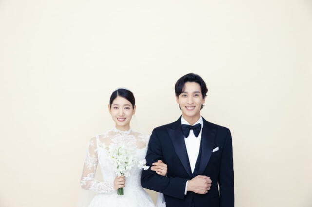 Sesión de fotos de boda de Park Shin Hye y Choi Tae Joon. Foto: SALT