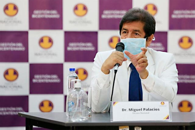 Miguel Palacios Celi, decano del Colegio Médico del Perú, resaltó el compromiso del Presidente de la República con el proceso de vacunación. Foto: Andina.