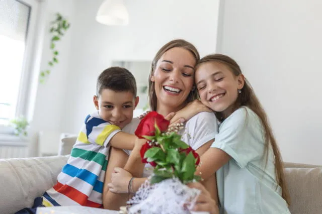 En el marco del Día de las Madres, existen opciones económicas para darle un obsequio igual de significativo a tu madre. Foto: Freepik.