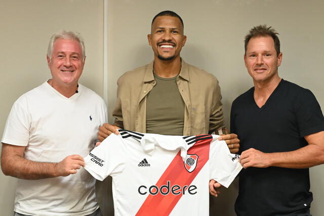 ¡Es oficial! Salomón Rondón firmó contrato con River Plate de Argentina. Foto: Twitter/RiverPlate 