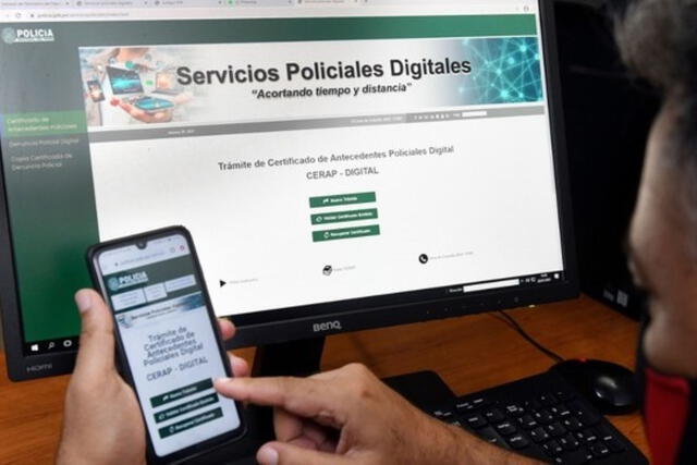 Uno de los requisitos que debes cumplir para obtener el certificado es portar tu DNI al momento de cumplir con el proceso. Foto: Andina   