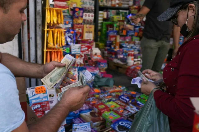 El monto que le corresponde cobrar a los beneficiarios del Bono de Carnaval es de 88 bolívares. Foto: Cristian Hernandez/AFP 