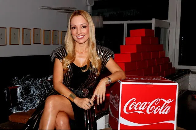 Ángela Zuluaga tiene horarios flexibles para trabajar en Coca-Cola. Foto: Twitter   