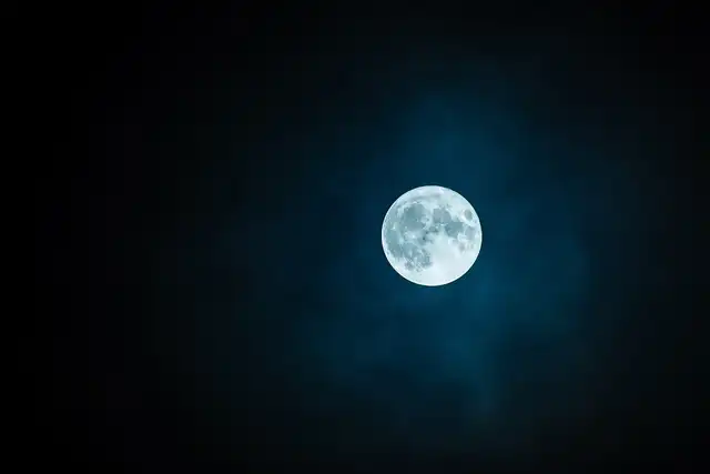  La luna llena aparece cuando esta recibe la luz solar directa, sin la influencia de la sombra de la Tierra. Foto: Pixabay   