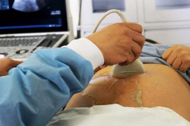 Una gestante se realiza una ecografía. Foto: Gerencia Regional de Salud de La Libertad. Una gestante se realiza una ecografía. Foto: Gerencia Regional de Salud de La Libertad. 