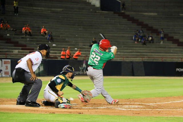 En las semifinales del Béisbol Mayor 2023, los Santos enfrentará a Coclé, mientras que Herrera se medirá ante Colón. Foto: Telemetro